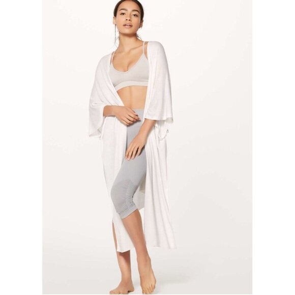 Lululemon Heart Opener Meditation Cloak Taryn Toomey White OS Wrap Cardi Read - Picture 9 of 9